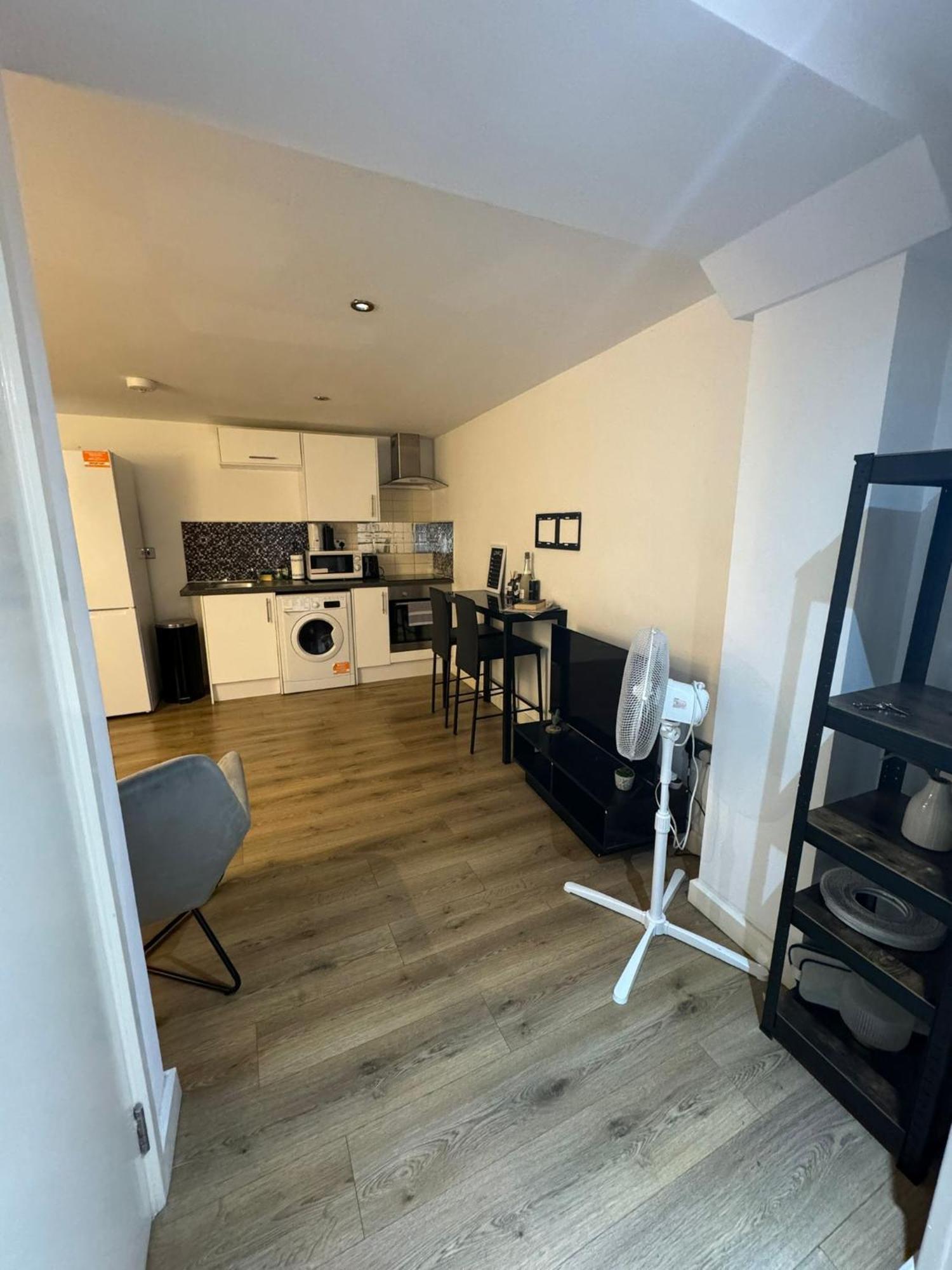 Cozy Two Bedroom Apartment Sleeps 6 Near Camden Market Hw10 Londra Exterior foto
